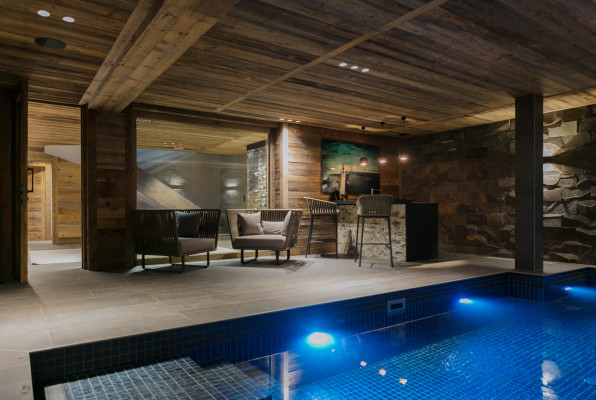 villa in Megève : Rent this fully staffed chalet over looking the stunning Mont d'Arbois in the heart of Megeve. - Photo 0