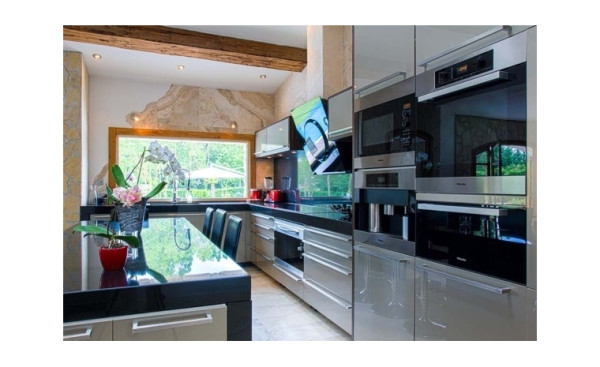 villa in Châteauneuf-Grasse : Rent wonderful newly renovated villa with private tennis court - Photo 3