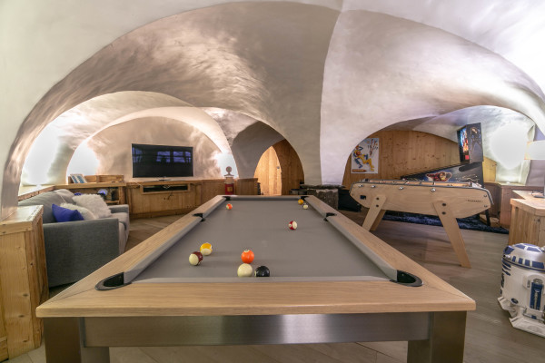 villa in Méribel : Rent this 800 sqm chalet located in Méribel, with a swimming. pool and 8 ensuite bathrooms. - Photo 29