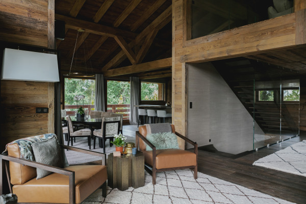villa in Megève : Rent this fully staffed chalet over looking the stunning Mont d'Arbois in the heart of Megeve. - Photo 2