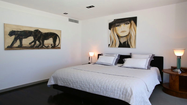 villa in St Tropez : Rent elegant contemporary style villa with stunning sea view  just 2 minutes from the beaches of Pampelonne in St Tropez - Photo 10