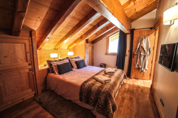 villa in Méribel : Rent this 800 sqm chalet located in Méribel, with a swimming. pool and 8 ensuite bathrooms. - Photo 23