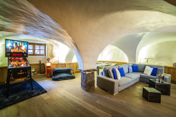 villa in Méribel : Rent this 800 sqm chalet located in Méribel, with a swimming. pool and 8 ensuite bathrooms. - Photo 30