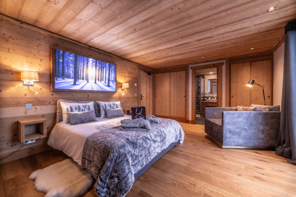 villa in Méribel : Rent this 800 sqm chalet located in Méribel, with a swimming. pool and 8 ensuite bathrooms. - Photo 8
