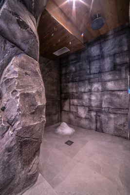 villa in Méribel : Rent this 800 sqm chalet located in Méribel, with a swimming. pool and 8 ensuite bathrooms. - Photo 41