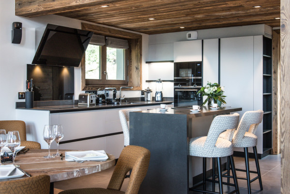villa in Courchevel : Rent this brand new chalet in Courchevel 1850 close to the slopes, with a lovely spa. - Photo 3