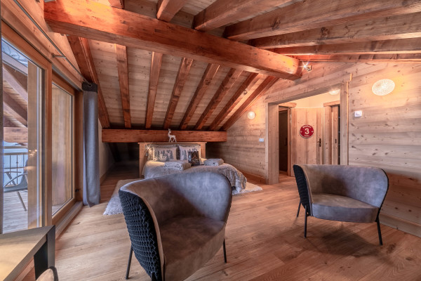 villa in Méribel : Rent this 800 sqm chalet located in Méribel, with a swimming. pool and 8 ensuite bathrooms. - Photo 17