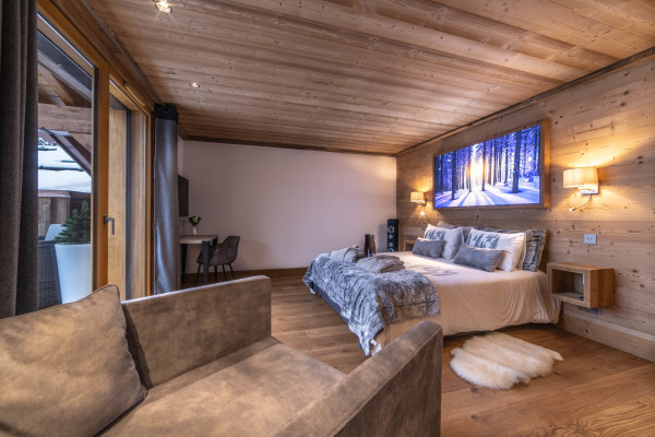 villa in Méribel : Rent this 800 sqm chalet located in Méribel, with a swimming. pool and 8 ensuite bathrooms. - Photo 7