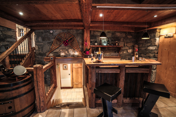 villa in Méribel : Rent this 800 sqm chalet located in Méribel, with a swimming. pool and 8 ensuite bathrooms. - Photo 34