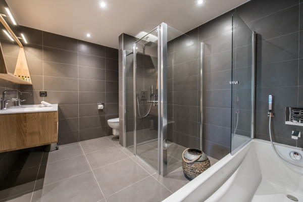 villa in Courchevel : Rent this brand new chalet in Courchevel 1850 close to the slopes, with a lovely spa. - Photo 12