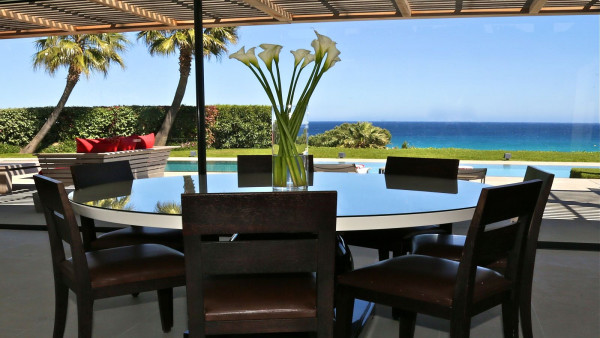villa in St Tropez : Rent elegant contemporary style villa with stunning sea view  just 2 minutes from the beaches of Pampelonne in St Tropez - Photo 7