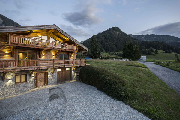 villa in Megève : Rent this luxurious 5 bedrooms chalet on the edge of Rochebrune, over-looking the stunning Mont Charvin. - Photo 19
