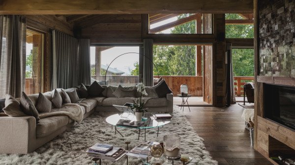 villa in Megève : Rent this fully staffed chalet over looking the stunning Mont d'Arbois in the heart of Megeve. - Photo 1
