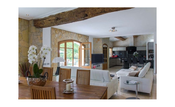villa in Châteauneuf-Grasse : Rent wonderful newly renovated villa with private tennis court - Photo 4