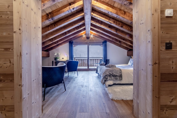 villa in Méribel : Rent this 800 sqm chalet located in Méribel, with a swimming. pool and 8 ensuite bathrooms. - Photo 18