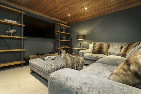villa in Megève : Rent this luxurious 5 bedrooms chalet on the edge of Rochebrune, over-looking the stunning Mont Charvin. - Photo 6