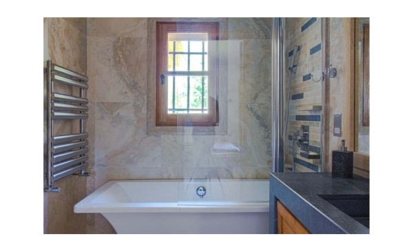 villa in Châteauneuf-Grasse : Rent wonderful newly renovated villa with private tennis court - Photo 9