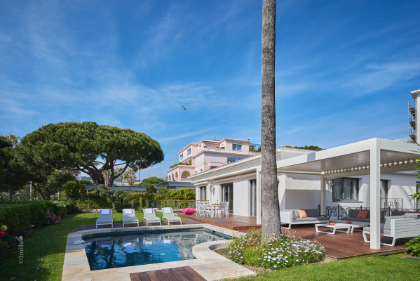 villa in Cannes : Rent this unique property located on the Famous Croisette within walking distance to all the amenities, restaurants, nightlife of Cannes - Photo 31