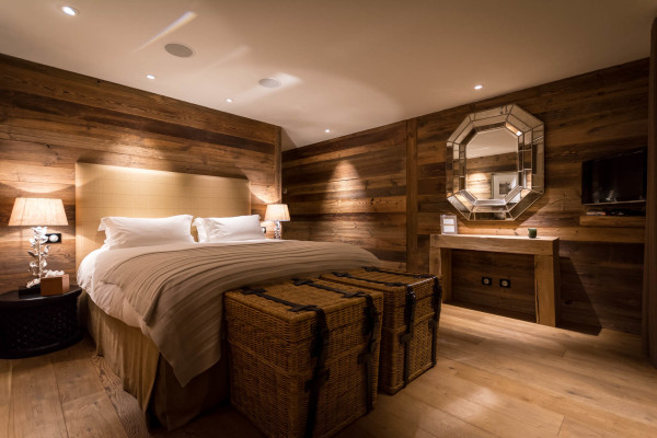 villa in Les Gets : Rent this one of the finest and  exquisitely renovated luxury alpine chalet with breathtaking views over the French ski resort of Les Gets and the ski slopes of the Portes du Soleil. - Photo 7