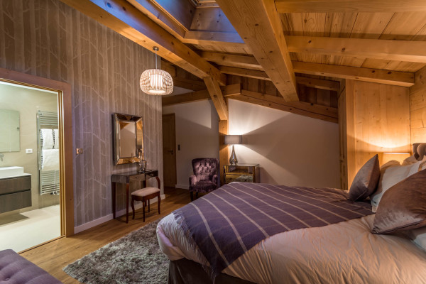 villa in Montriond : Rent the most prestigious and privileged Chalet in Morzine with 5 bedrooms, sitting high on the sunny side of the town. - Photo 2