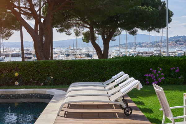 villa in Cannes : Rent this unique property located on the Famous Croisette within walking distance to all the amenities, restaurants, nightlife of Cannes - Photo 27