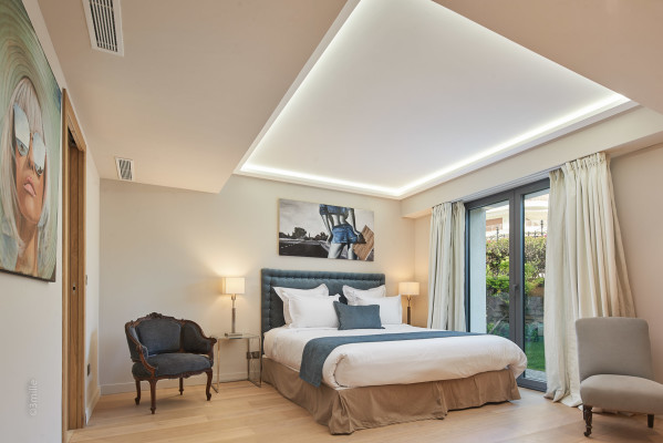 villa in Cannes : Rent this unique property located on the Famous Croisette within walking distance to all the amenities, restaurants, nightlife of Cannes - Photo 16