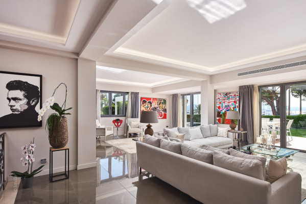 villa in Cannes : Rent this unique property located on the Famous Croisette within walking distance to all the amenities, restaurants, nightlife of Cannes - Photo 4