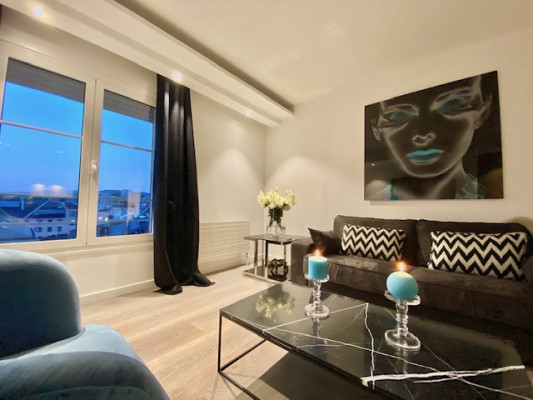 apartment in Cannes : Rent fantastic 3-bedroom apartment in Cannes within seconds from the Croisette and 3 minutes to the Palais des Festivals - Photo 2