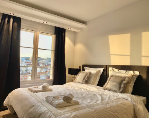 apartment in Cannes : Rent fantastic 3-bedroom apartment in Cannes within seconds from the Croisette and 3 minutes to the Palais des Festivals - Photo 3