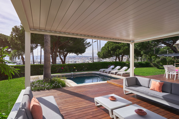 villa in Cannes : Rent this unique property located on the Famous Croisette within walking distance to all the amenities, restaurants, nightlife of Cannes - Photo 0