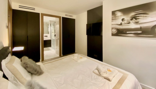 apartment in Cannes : Rent fantastic 3-bedroom apartment in Cannes within seconds from the Croisette and 3 minutes to the Palais des Festivals - Photo 8