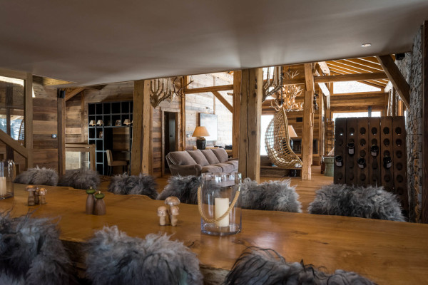 villa in Les Gets : Rent this one of the finest and  exquisitely renovated luxury alpine chalet with breathtaking views over the French ski resort of Les Gets and the ski slopes of the Portes du Soleil. - Photo 6