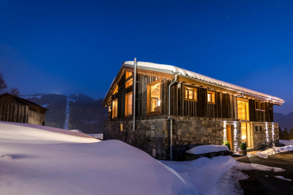 villa in Les Gets : Rent this one of the finest and  exquisitely renovated luxury alpine chalet with breathtaking views over the French ski resort of Les Gets and the ski slopes of the Portes du Soleil. - Photo 1
