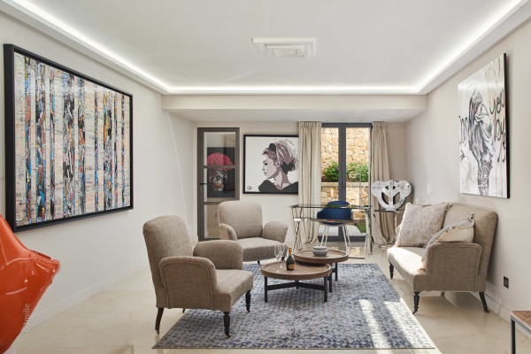 villa in Cannes : Rent this unique property located on the Famous Croisette within walking distance to all the amenities, restaurants, nightlife of Cannes - Photo 15