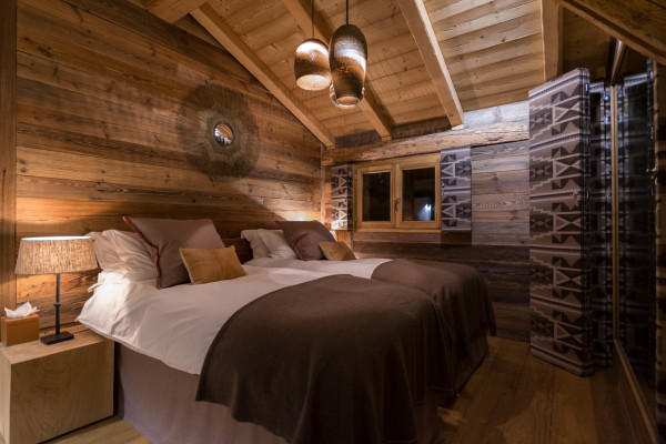villa in Les Gets : Rent this one of the finest and  exquisitely renovated luxury alpine chalet with breathtaking views over the French ski resort of Les Gets and the ski slopes of the Portes du Soleil. - Photo 8
