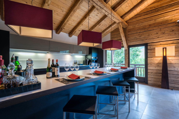 villa in Les Gets : Rent the most iconic Chalet in the Alps, located in the Chic Alpine resort of Les Gets. - Photo 2