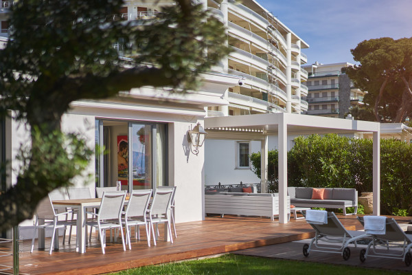villa in Cannes : Rent this unique property located on the Famous Croisette within walking distance to all the amenities, restaurants, nightlife of Cannes - Photo 33