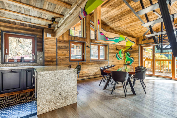 villa in Tignes : Rent this luxurious chalet designed with graffiti street art - Photo 5