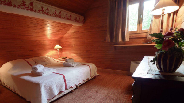 villa in Meribel : Rent this traditional chalet on the slopes for 12 guests in Méribel Le Raffort. - Photo 6