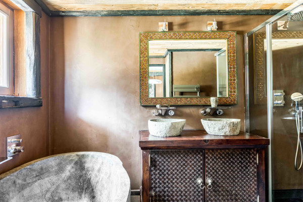 villa in Tignes : Rent this Indonesian decorated chalet walking distance to the lift in Tignes Brevieres - Photo 19