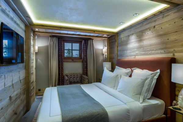 villa in Courchevel : Rent this 6 bedroom chalet with a panoramic view of the peaks of Bellecôte glacier - Photo 14