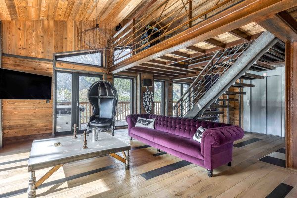 villa in Tignes : Rent this unique chalet for 8 guests located a short walk from the lift. - Photo 8