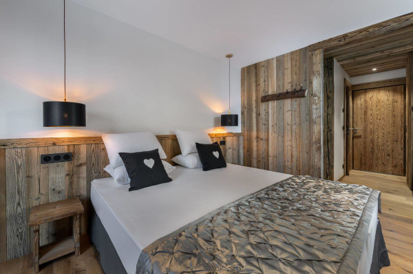 villa in Val d'Isere : Rent this 5 bedroom chalet located close to the slope in Le Fornet, Val d'Isère, with sauna and jacuzzi. - Photo 14