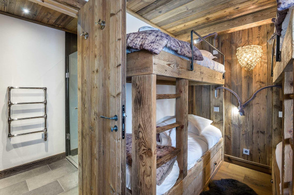 villa in Val d'Isere : Rent this typical chalet located in the Hamlet of Petit Alaska in Val d'Isère. - Photo 4