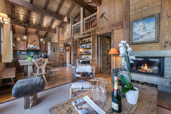 villa in Courchevel : Rent this nearby center of the resort and slopes in Courchevel Village. - Photo 2