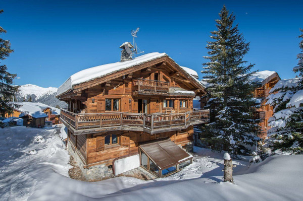 villa in Courchevel : Rent this authentic mountain chalet in the District of Plantret. - Photo 0