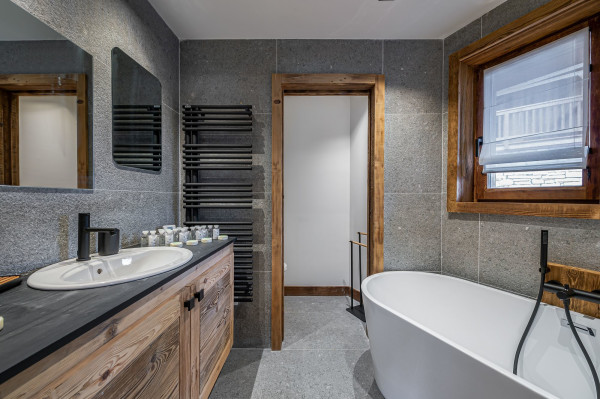 villa in Courchevel : Rent this chalet built in 2019 with all the amenities you may need for a lovely stay. - Photo 18