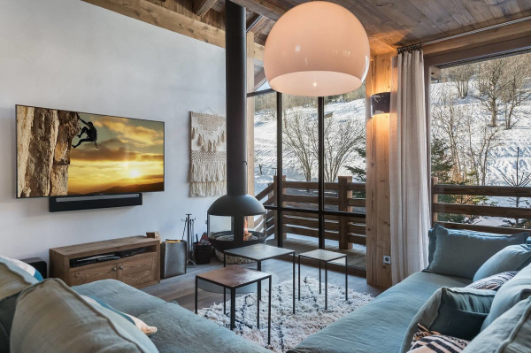 villa in Meribel : Rent this Warm and Cozy chalet in the Hamlet of Le Raffort for 12 guests. - Photo 2