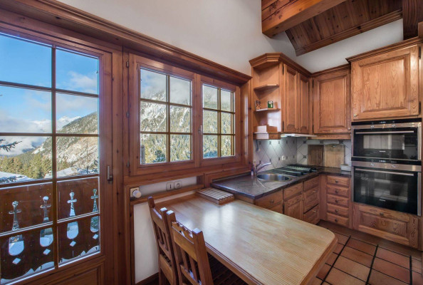 villa in Courchevel : Rent this typical savoyard, ski in ski out chalet in Courchevel Belvedere. - Photo 4