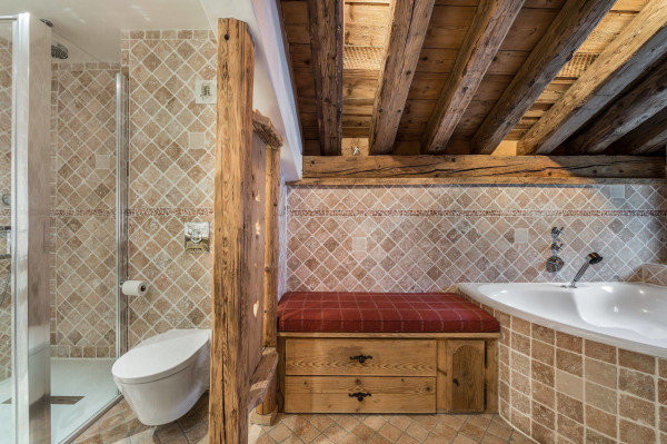 villa in Courchevel : Rent this 6 bedrooms chalet located in the Domain de Bllecôte  in Courchevel 1850. - Photo 17